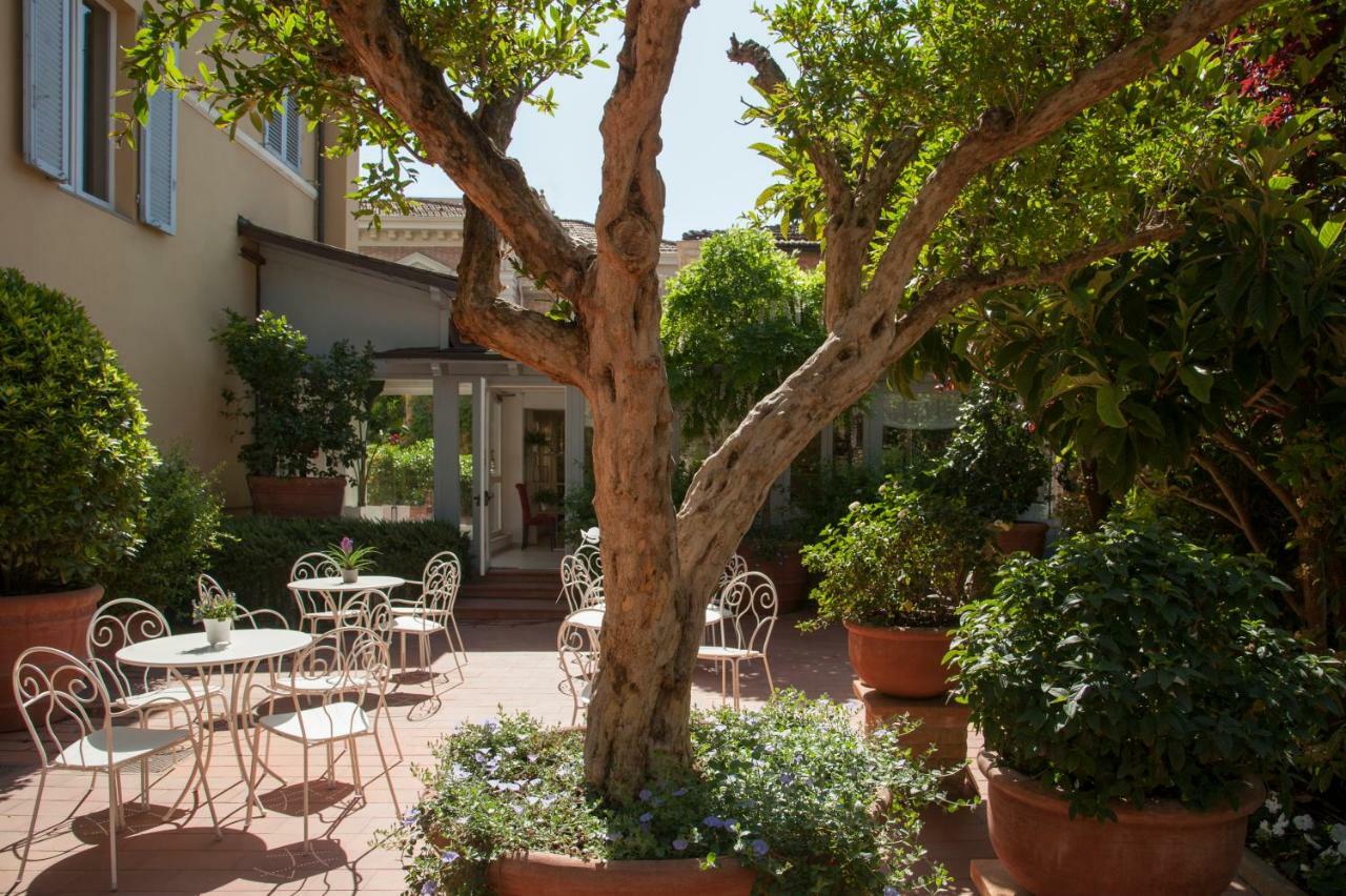 La Hotel
